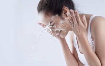 Reveal Radiant Skin with a FREE Sample of Vitamin C Face Wash!