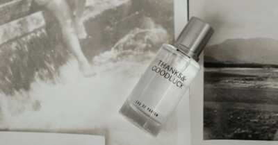 Complimentary Fragrance from Justin Alexander Studio