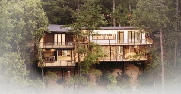 Your Chance to Stay 7 Days at The Skyview Treehouse