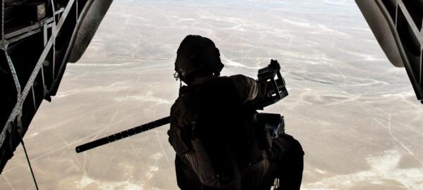 Show Your Support – Free Marines Gear: Dog Tags, T-Shirt, or Bag!