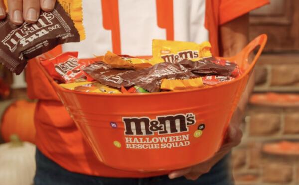 FREE Halloween Treat & Greet Kit from M&M’S – Don’t Miss Oct 10!
