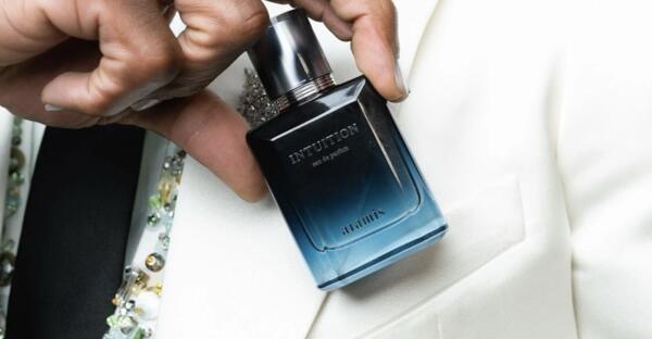 Discover the Scent of Confidence – Free Aramis Sample!
